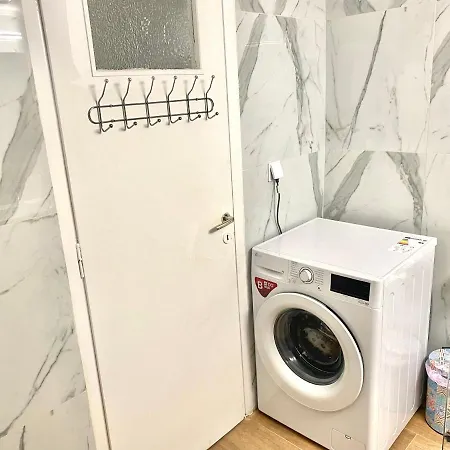 Quiet Near Subway And Acropolis 2 Bedrooms Apt * Athén