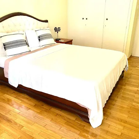 Quiet Near Subway And Acropolis 2 Bedrooms Apt *